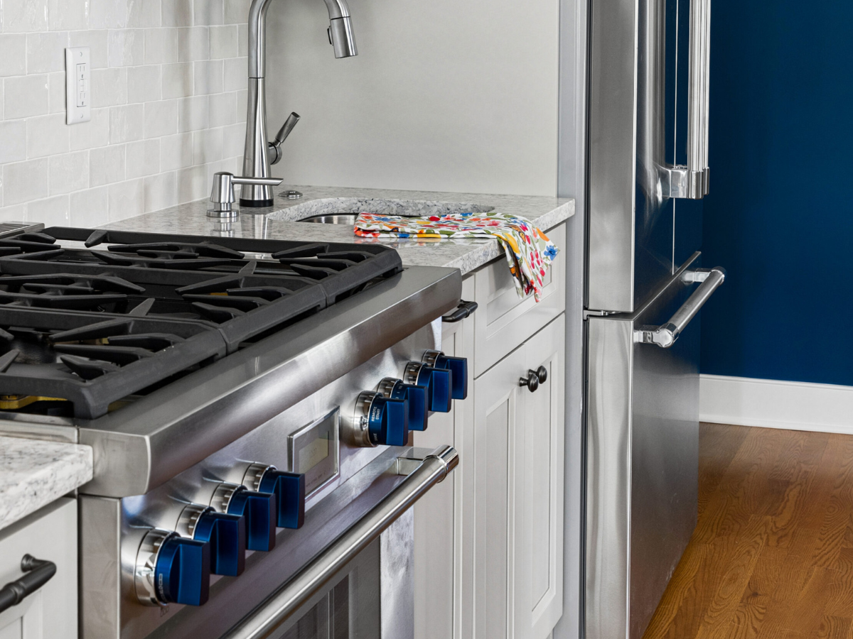 Remodeled Rydal kitchen stove image with blue details